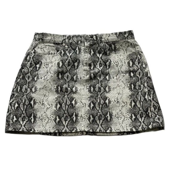 BLANK NYC Skirt B&W Reptile Print Denim Mini 5 pocket Styling Women's Size 29 - Picture 6 of 12
